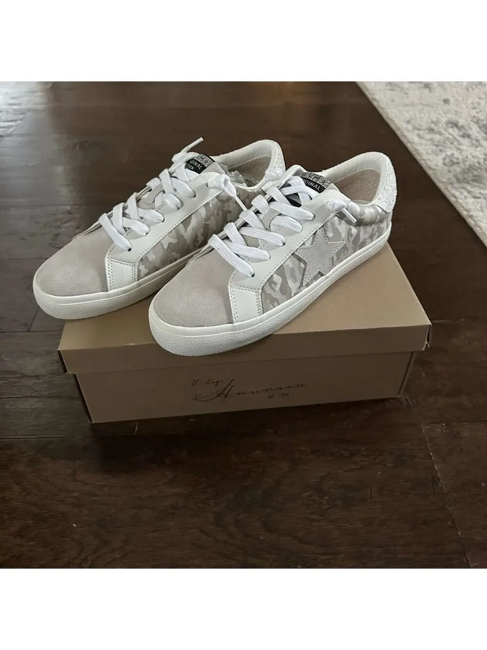 Vintage Havana Camo Print star sneakers Size 8 brand new